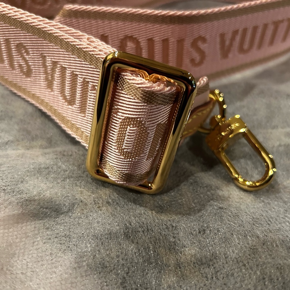 Louis Vuitton Pink multi pouchette pink strap PINK NEVER USED!